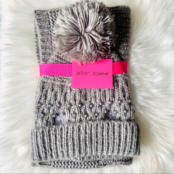 betsey johnson snood and beanie
